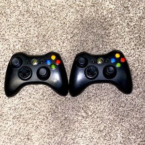 2 Xbox 360 controllers